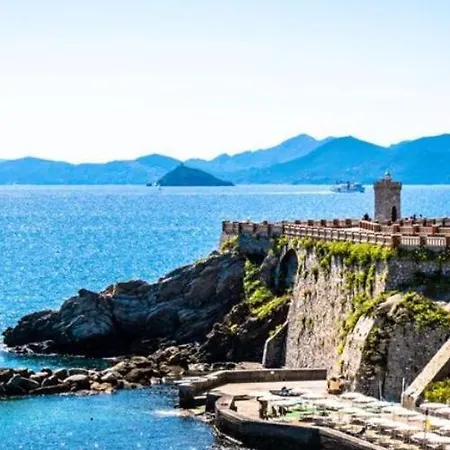 Luxury Apartment Centro Storico Piombino Exterior foto